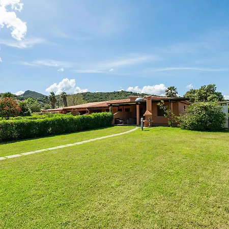 Sea-mary Costa Rey Feriehus Muravera